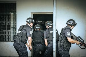 云南边检总站警司晋升警督培训班深入开展警务实战训练